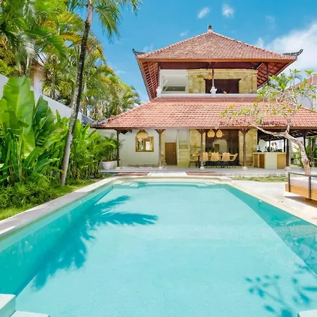 Villa Chandika - 4 Bdr Villa With Private Pool, Walk To The Beach