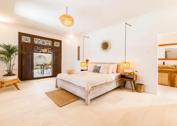 Chandika - 4 Bdr With Private Pool, Walk To The Villa