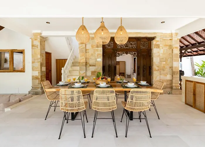 Villa Chandika - 4 Bdr With Private Pool, Walk To The