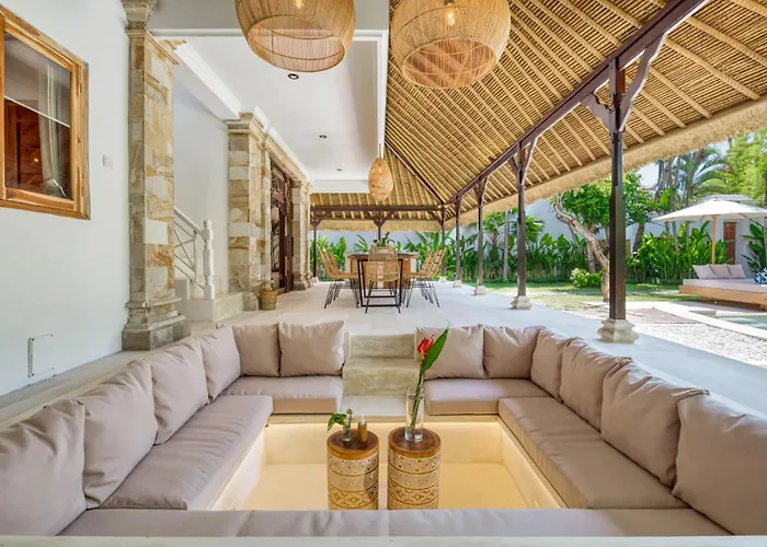 Chandika - 4 Bdr With Private Pool, Walk To The سمينياك