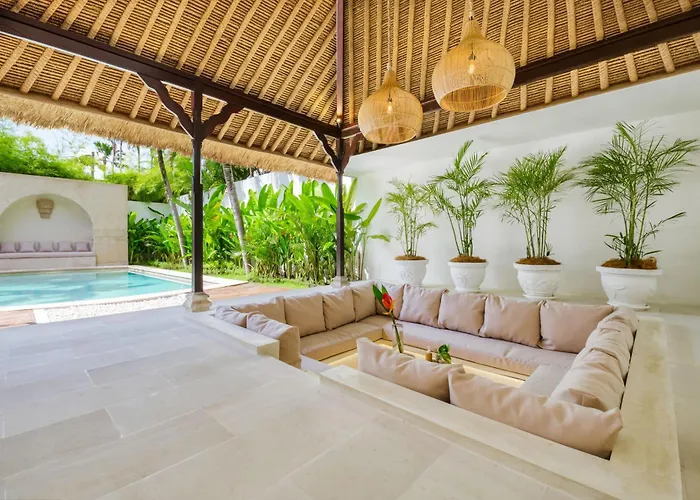 Chandika - 4 Bdr With Private Pool, Walk To The *