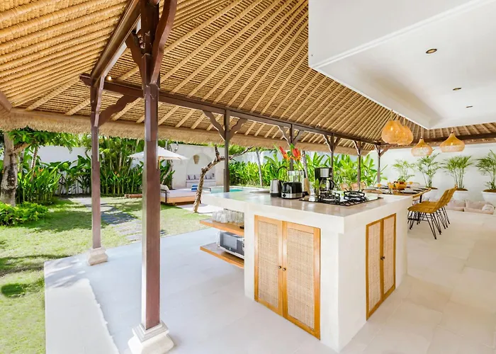 Chandika - 4 Bdr With Private Pool, Walk To The *