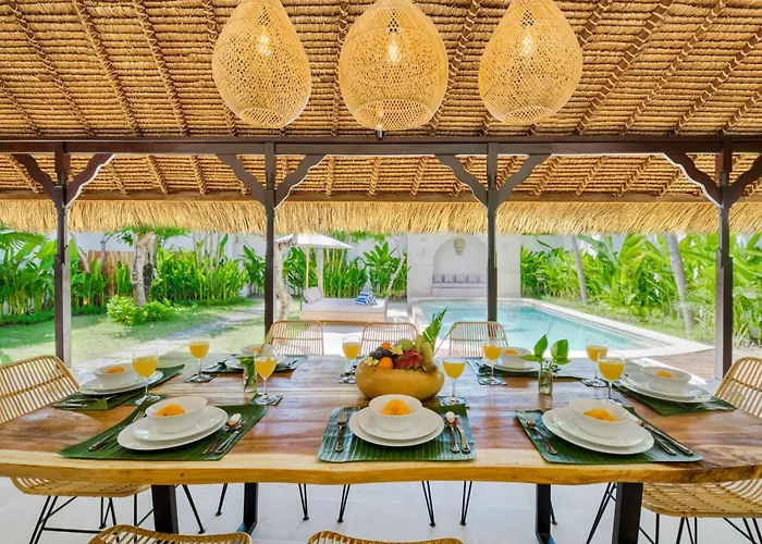 Villa Chandika - 4 Bdr With Private Pool, Walk To The